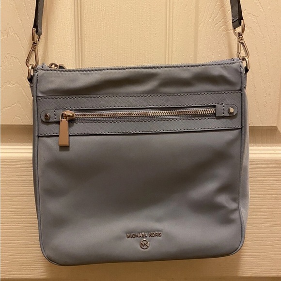 Michael Kors Jet Set Large Charm Flat Crossbody EUC!! - Picture 1 of 15